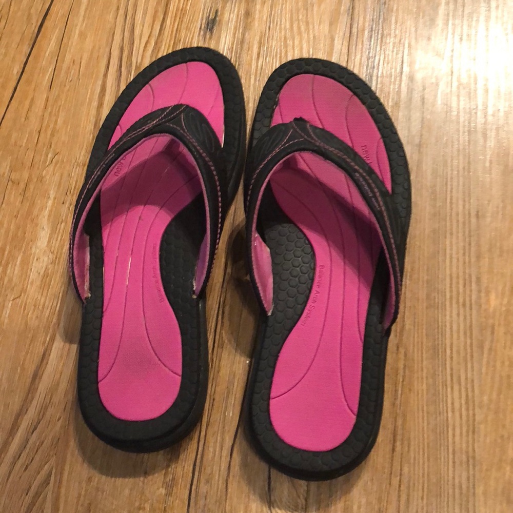 New Balance size 10 M black and pink flip flops
